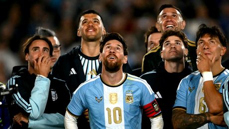 „Este inimitabil. Nu va mai exista nimeni ca el pe teren”. Reacţia lui Scaloni după retragerea lui Messi din naţională
