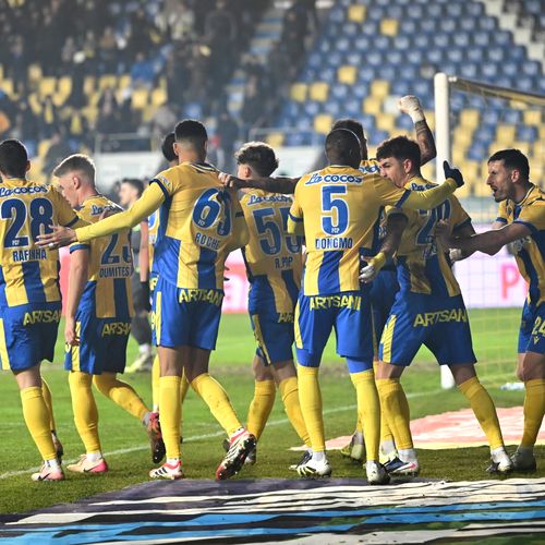 Victorie importantă pentru Petrolul. Gazdele au câștigat împotriva lui FC Argeş