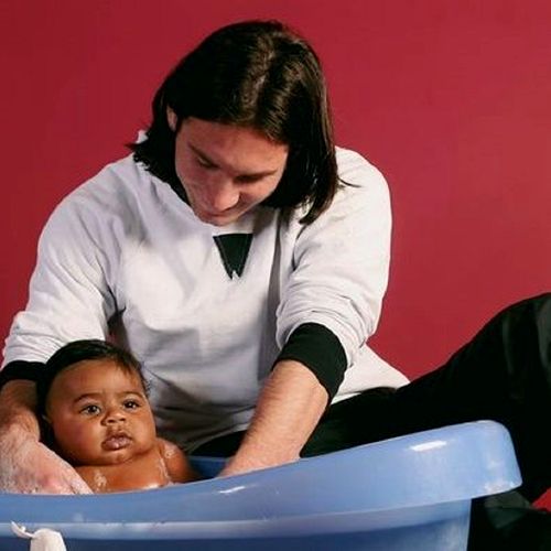 Imagini incredibile din urmă cu aproape 20 de ani! Messi îl ținea în prosop pe bebelușul Yamal. Acum se vor întâlni în finala Cupei Mondiale