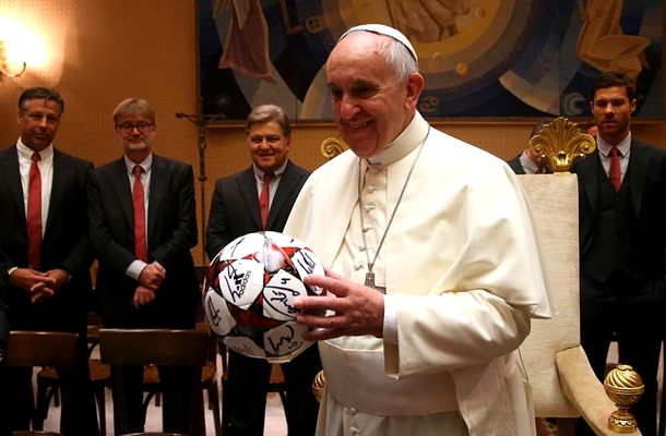 Fotbalul se oprește în Italia. Meciurile de luni din Serie A au fost amânate după decesul lui Papa Francisc