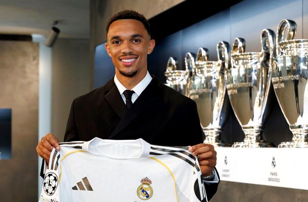 Alexander Arnold a semnat pe șase ani și a fost prezentat oficial la Real Madrid. Ce număr va purta fundașul