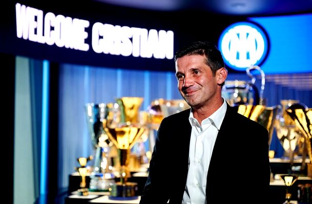 Un portar din Premier League, dorit de Cristi Chivu la Inter!