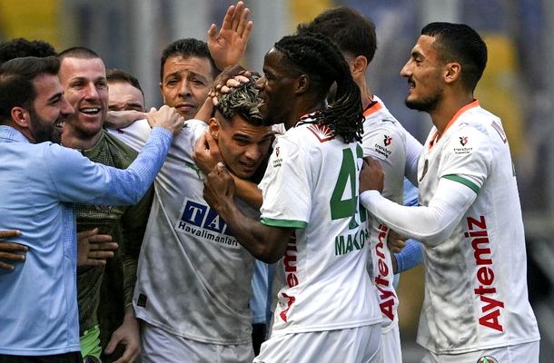 VIDEO | Ianis Hagi, gol superb în campionatul Turciei, de la 25 de metri! L-a învins pe Andre Onana