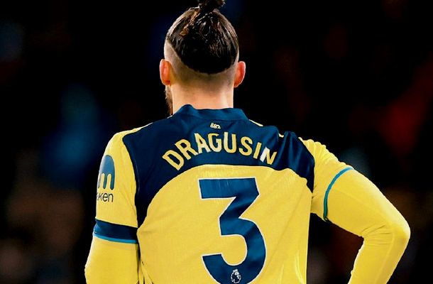 Radu Drăgușin, nota 7 după ce a jucat în Manchester United – Tottenham 2-0. Românul, lăudat: „Se bucură că nu l-a lăsat să plece”