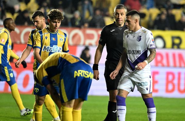 Vassaras i-a pus lui Dani Coman înregistrările audio din momentul gafei lui Radu Petrescu. Ce a discutat centralul cu cei din camera VAR