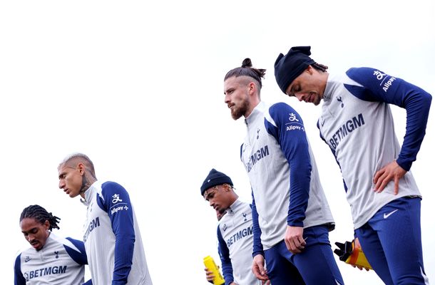 Măsura de urgenţă luată de Tottenham pentru a se salva de la retrogradare. Pe cine vor să angajeze şefii lui Drăguşin