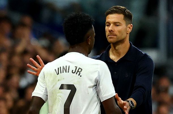 Vinicius a recunoscut. Starul brazilian a vorbit despre relaţia cu Xabi Alonso: „N-am reuşit să construim o legătură”