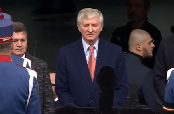 Miliardarul Rinat Ahmetov a ajuns la catafalcul lui Mircea Lucescu