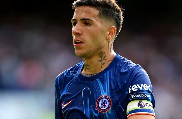 Impresarul lui Enzo Fernandez, nemulţumit că jucătorul a fost suspendat două meciuri de antrenorul echipei Chelsea
