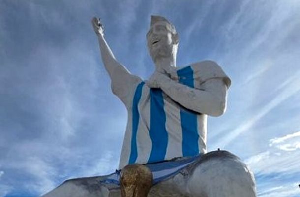 Cea mai mare statuie a lui Lionel Messi din lume a stârnit un val de ironii: „E chiar urâtă”. Cum arată monumentul de 26 de metri