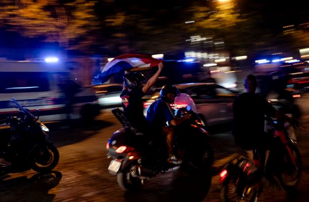 O adolescentă de 17 ani a decedat, după ce a căzut dintr-un camion în timp ce sărbătorea victoria francezilor împotriva Marocului la CM